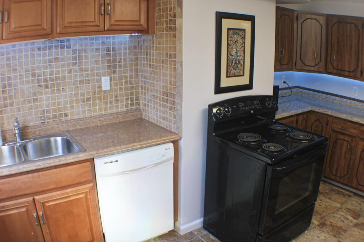 Newly Renovated 2-Bed Near Downtown-North Shore Pittsburgh Exterior foto